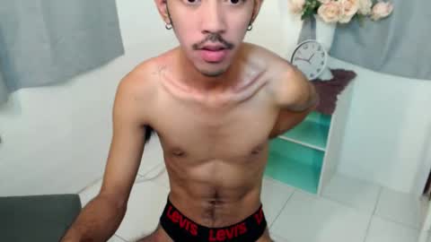 Snapshot of crocodale chatting on 10-10-25, 10:20 crocodale online show from 10-10-25, 10:20