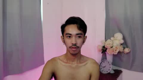 Snapshot of crocodale chatting on 10-12-25, 05:17 crocodale online show from 10-12-25, 05:17