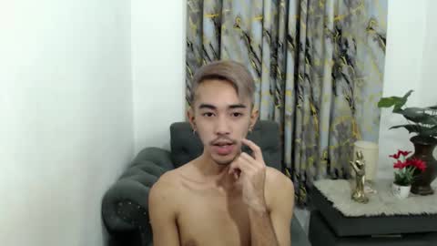 Snapshot of crocodale chatting on 10-20-25, 01:33 crocodale online show from 10-20-25, 01:33