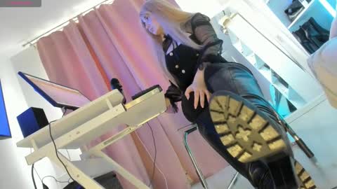 Cruel Siren online show from 10-10-25, 06:34