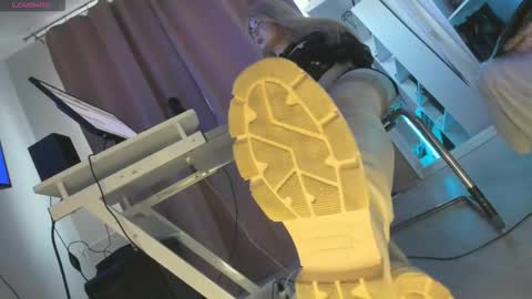 Cruel Siren online show from 10-11-25, 05:39