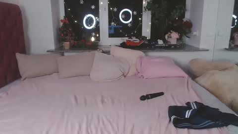 Snapshot of cruelkittty chatting on 12-14-25, 10:09 Kitty online show from 12-14-25, 10:09