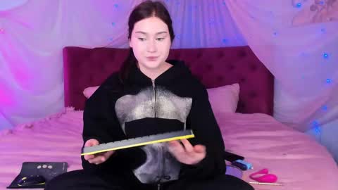 Snapshot of cruelkittty chatting on 05-11-26, 08:28 Kitty online show from 05-11-26, 08:28