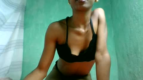 Snapshot of crushlove069 chatting on 06-16-26, 01:36 crushlove069 online show from 06-16-26, 01:36