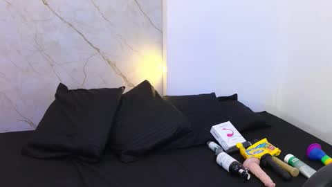 Snapshot of cry_baby800 chatting on 10-17-25, 10:01 Cry online show from 10-17-25, 10:01