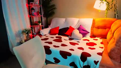 Anna online show from 04-13-26, 08:03