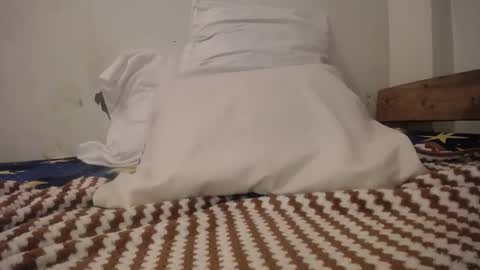 Snapshot of crystal143 chatting on 05-13-26, 06:11 Crys online show from 05-13-26, 06:11