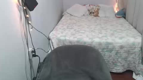 Snapshot of crystal_1991 chatting on 09-17-25, 04:14 CRYSTAL 1991 online show from 09-17-25, 04:14