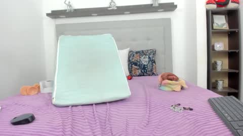 crystal_butterfly1 online show from 01-16-25, 05:33