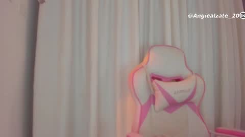 Snapshot of crystal_foster chatting on 06-25-26, 05:12 angie online show from 06-25-26, 05:12