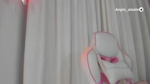 Snapshot of crystal_foster chatting on 07-03-26, 04:30 angie online show from 07-03-26, 04:30