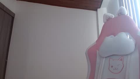 Crystal Blaze online show from 09-10-25, 01:00