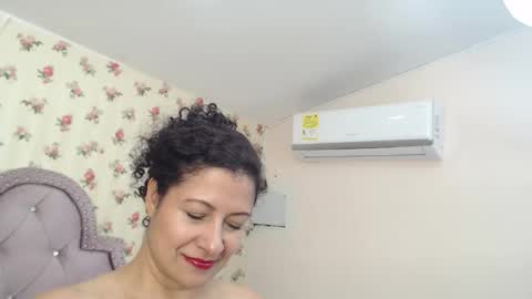 Snapshot of crystal_watson0 chatting on 05-07-26, 01:38 Milf Latina online show from 05-07-26, 01:38