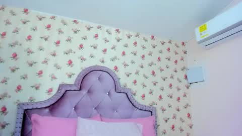 Snapshot of crystal_watson0 chatting on 05-13-26, 02:14 Milf Latina online show from 05-13-26, 02:14