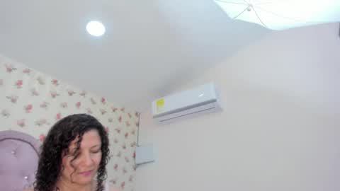 Snapshot of crystal_watson0 chatting on 05-29-26, 02:15 Milf Latina online show from 05-29-26, 02:15