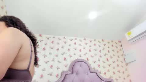 Snapshot of crystal_watson0 chatting on 06-11-26, 03:32 Milf Latina online show from 06-11-26, 03:32