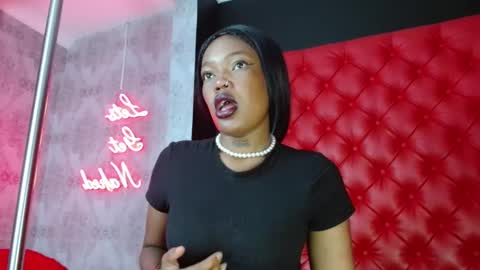 Snapshot of crystalbrooke3x chatting on 01-11-25, 08:10 Crystal online show from 01-11-25, 08:10