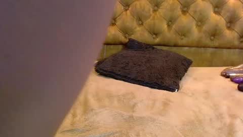 Snapshot of crystalbrooke3x chatting on 02-19-25, 06:32 Crystal online show from 02-19-25, 06:32