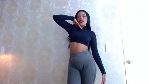 Snapshot of crystalbrooke3x chatting on 09-16-25, 05:47 Crystal online show from 09-16-25, 05:47