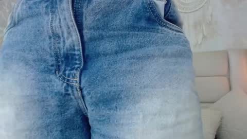 Snapshot of crystalbrooke3x chatting on 09-20-25, 09:27 Crystal online show from 09-20-25, 09:27