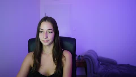 Snapshot of crystalbrunette18 chatting on 06-28-26, 05:19 Crystalbrunette18 online show from 06-28-26, 05:19