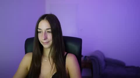 Snapshot of crystalbrunette18 chatting on 07-16-26, 01:17 Crystalbrunette18 online show from 07-16-26, 01:17