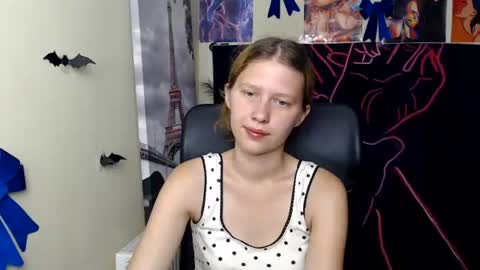 Snapshot of crystalgirl__ chatting on 07-18-26, 12:31 Stella online show from 07-18-26, 12:31