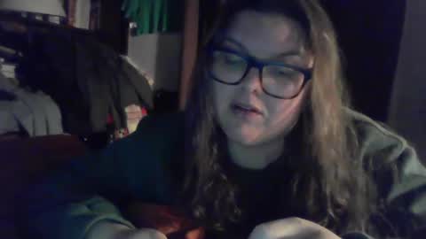 Snapshot of crystalizzzee chatting on 01-12-25, 04:42 Herekittykitty69 online show from 01-12-25, 04:42