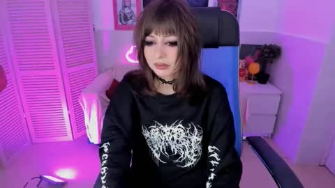 crystallbloom online show from 11-05-25, 04:18