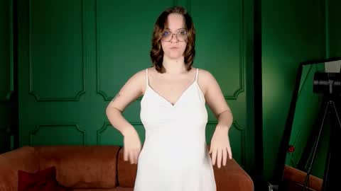 Snapshot of crystallglow chatting on 01-13-26, 02:33 Kitty online show from 01-13-26, 02:33