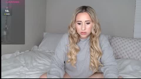 Snapshot of crystalstarlet chatting on 10-27-25, 12:36 Nikki online show from 10-27-25, 12:36