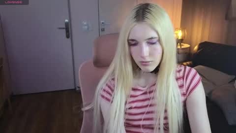 crystaltempt_ online show from 04-30-26, 03:29