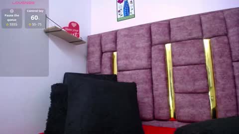 Snapshot of crystaltemptress chatting on 10-04-25, 07:23 ASHLEY online show from 10-04-25, 07:23