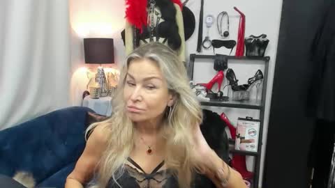 CrystalHotty online show from 11-04-25, 05:17