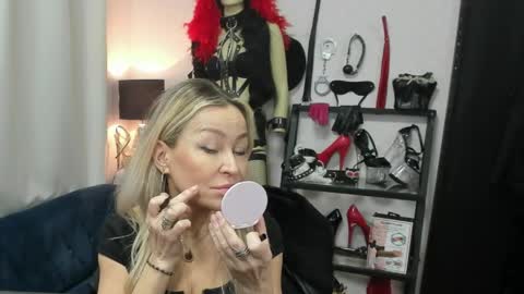 CrystalHotty online show from 04-22-26, 04:48