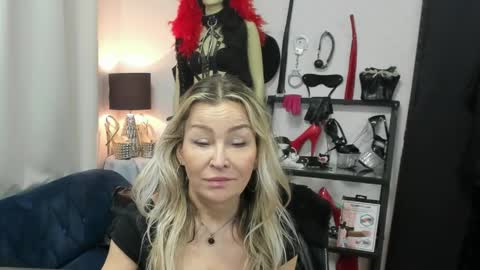 Snapshot of crystalxohotty chatting on 04-23-26, 04:46 CrystalHotty online show from 04-23-26, 04:46