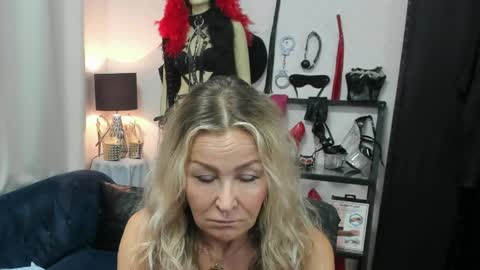 Snapshot of crystalxohotty chatting on 05-19-26, 04:52 CrystalHotty online show from 05-19-26, 04:52