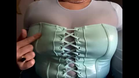 Snapshot of crystalyn777 chatting on 10-19-25, 11:38 crystalyn777 online show from 10-19-25, 11:38