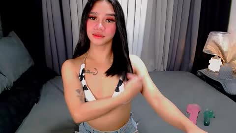 Snapshot of crytastal_lust1212 chatting on 10-19-25, 12:28 bea takashi online show from 10-19-25, 12:28