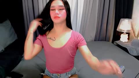 Snapshot of crytastal_lust1212 chatting on 10-28-25, 08:51 bea takashi online show from 10-28-25, 08:51