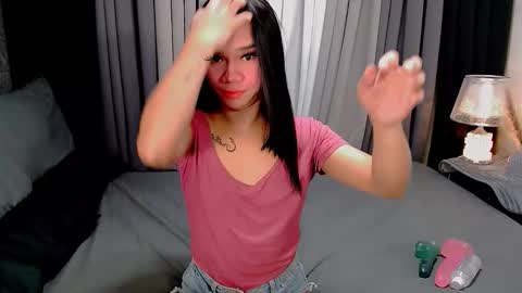 Snapshot of crytastal_lust1212 chatting on 10-29-25, 09:44 bea takashi online show from 10-29-25, 09:44