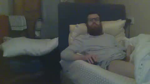 Snapshot of cs014g8493 chatting on 03-11-25, 12:11 chris online show from 03-11-25, 12:11