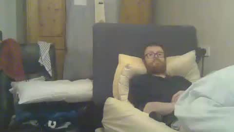 Snapshot of cs014g8493 chatting on 09-13-25, 04:01 chris online show from 09-13-25, 04:01