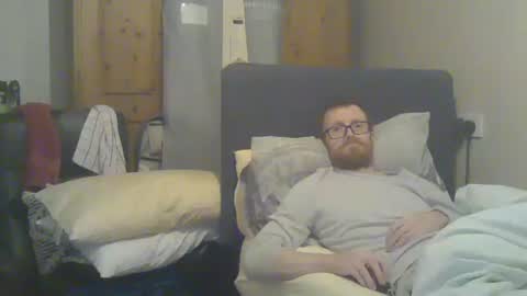 Snapshot of cs014g8493 chatting on 11-11-25, 12:54 chris online show from 11-11-25, 12:54