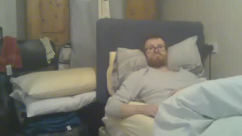 Snapshot of cs014g8493 chatting on 11-21-25, 12:32 chris online show from 11-21-25, 12:32