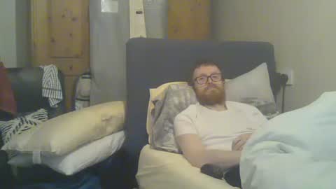 Snapshot of cs014g8493 chatting on 12-02-25, 12:27 chris online show from 12-02-25, 12:27