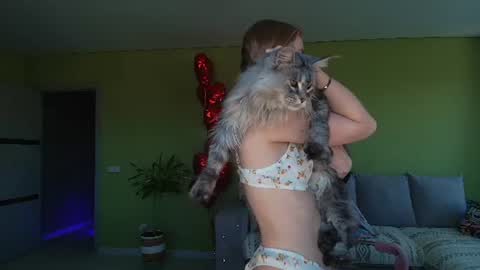 Snapshot of cuddle_kitten chatting on 06-12-26, 05:17 Alexia online show from 06-12-26, 05:17