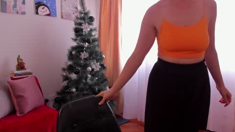 Leonela online show from 12-17-24, 06:42