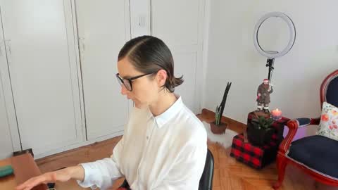 Leonela online show from 11-30-25, 02:43