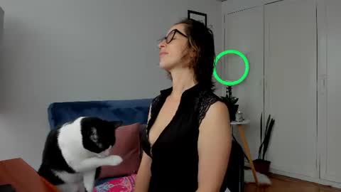 Snapshot of cuddlingbunnny chatting on 06-14-26, 07:38 Leonela online show from 06-14-26, 07:38